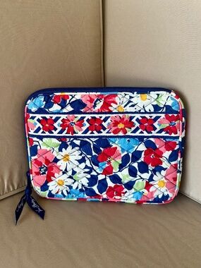 Vera Bradley Summer Cottage E-Reader/ Tablet Sleeve NWOT